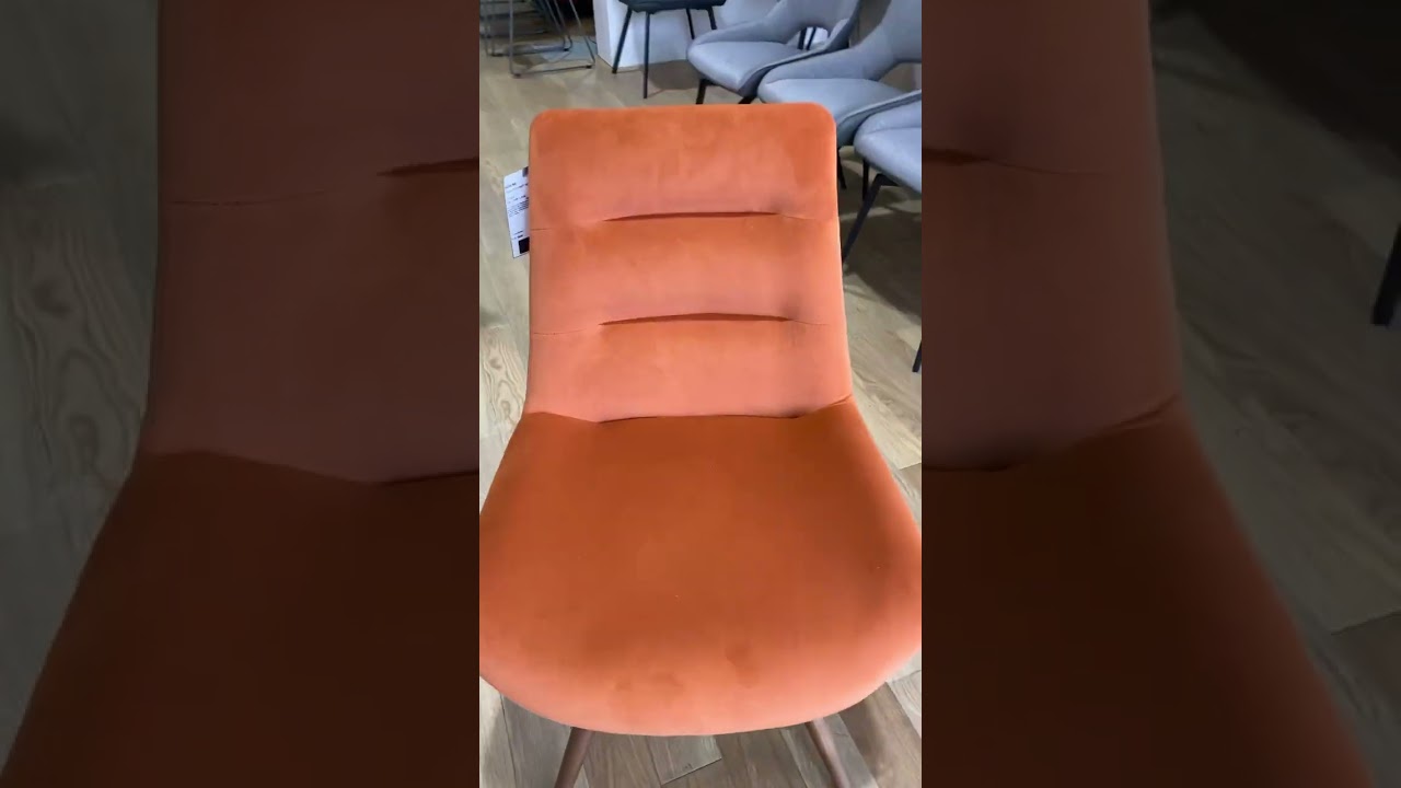 Chaise salle à manger design moderne confortable velours orange pivotante pieds bois contemporain
