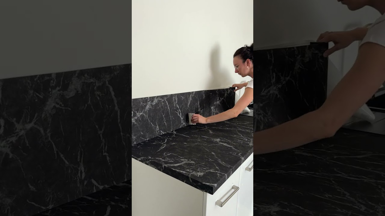 Rénove ta crédence de cuisine grâce au revêtement adhésif 🪄 #kitchenhack #credence